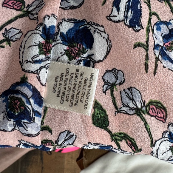 Skies Are Blue navy blazer. Pink floral liner. 3/4 length sleeves. - Picture 7 of 8